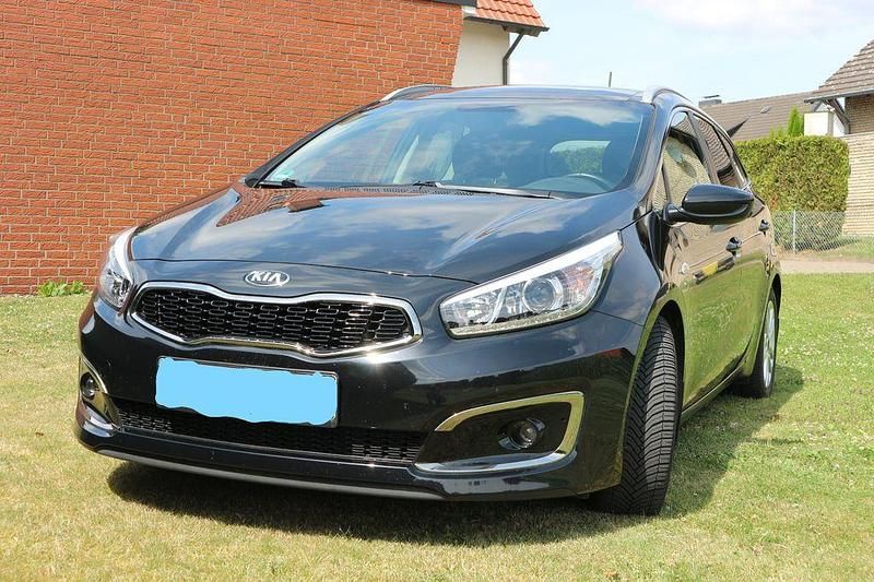 Schwarz Gebraucht 2016 Kia Ceed Sportswagon Spirit Kombi | 8.490 € (Guter Preis) - Bild 1/4
