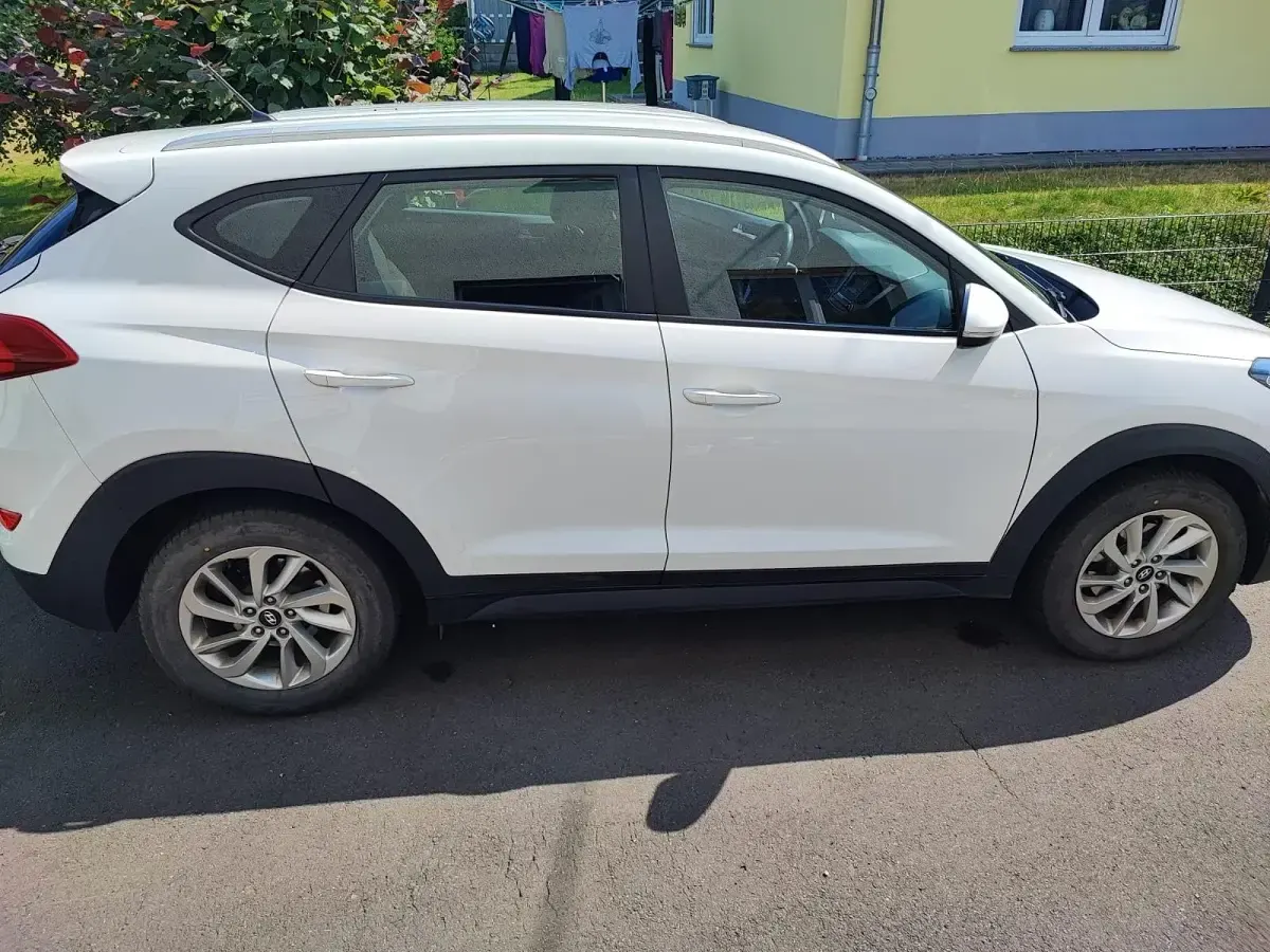 Gebraucht Hyundai Tucson 104 PS (76 kW) 2016 Weiß SUV