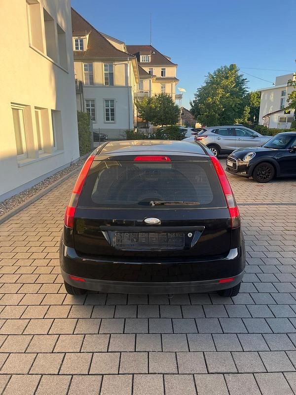 Gebraucht Ford Fiesta 60 PS (44 kW) 2004 Schwarz Kleinwagen