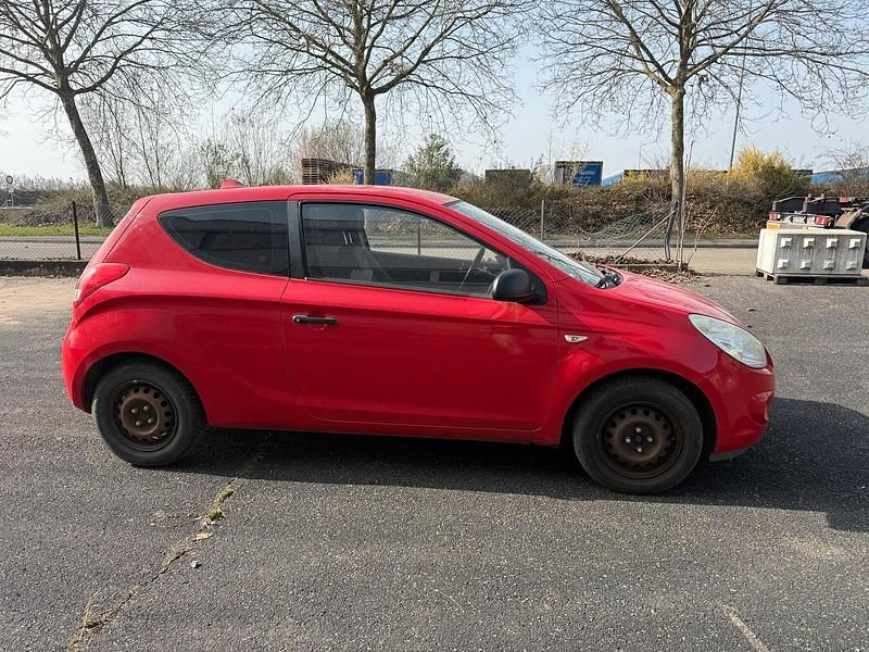 Gebraucht Hyundai i20 76 PS (55 kW) 2009 Rot Kleinwagen