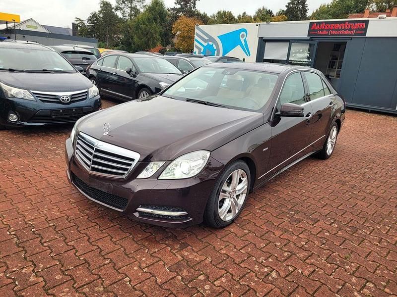 Braun Gebraucht 2010 Mercedes E350 Limousine | 11.990 € (Fairer Preis) - Bild 1/4