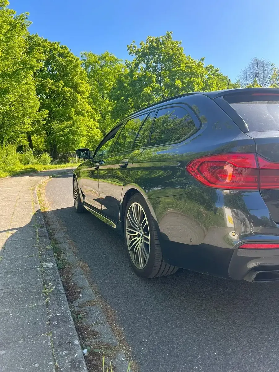 Gebraucht BMW 550 400 PS (294 kW) 2019 Grau Kombi