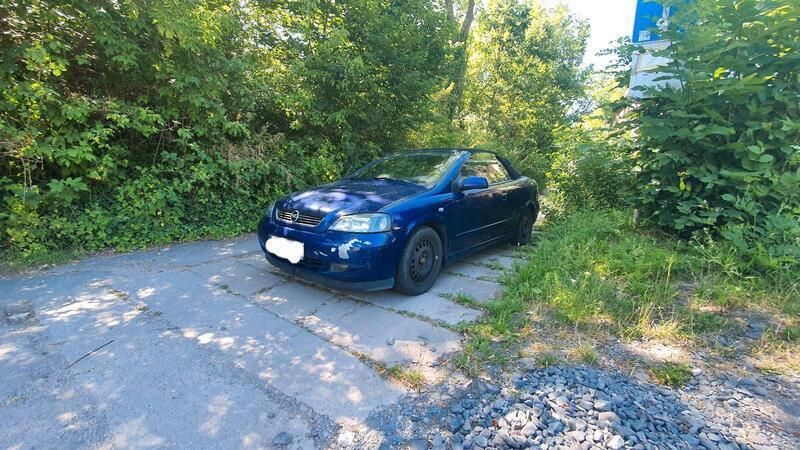 Blau Gebraucht 2003 Opel Astra Cabriolet Cabrio | 400 € (Superpreis) - Bild 1/4