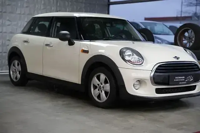 Używany Mini ONE 75 KM (55 kW) 2015 Biały Hatchback