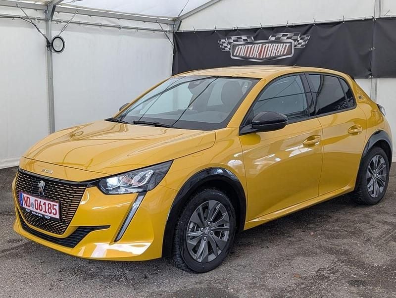 Gebraucht Peugeot e-208 100 kW (136 PS) 2023 Gelb Kleinwagen