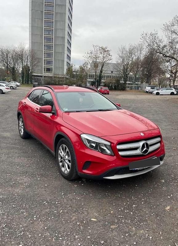 Gebraucht Mercedes GLA200 136 PS (100 kW) 2014 Rot SUV