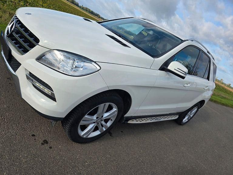 Weiß Gebraucht 2013 Mercedes ML350 SUV | 18.950 € (Guter Preis) - Bild 1/4