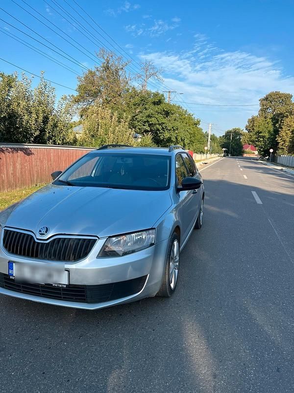 Grau Gebraucht 2014 Skoda Octavia Kombi | 7.855 € - Bild 1/4