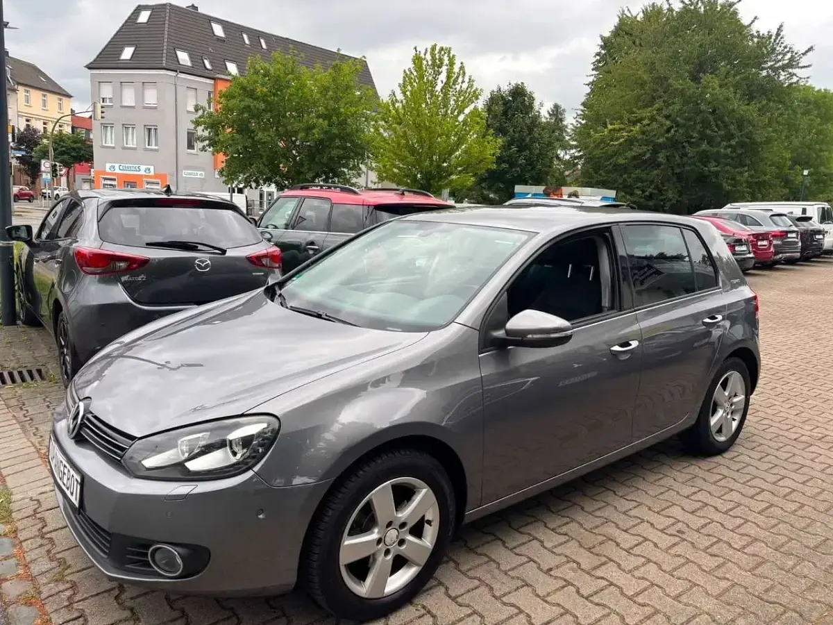 Gebraucht VW Golf VI Team 105 PS (77 kW) 2010 Grau Kleinwagen