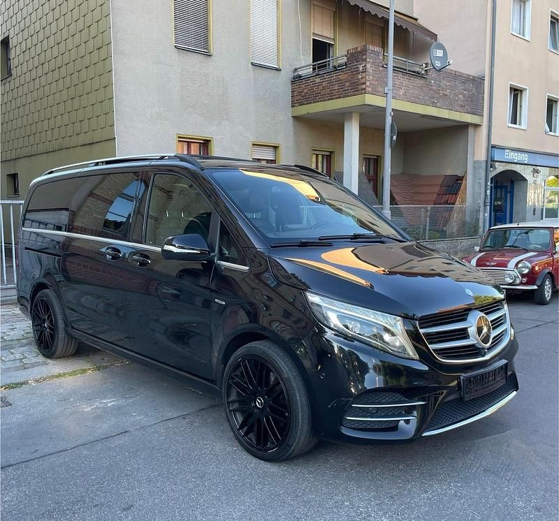 Schwarz Gebraucht 2016 Mercedes V250 AMG Van / Kleinbus | 29.999 € (Superpreis) - Bild 1/4