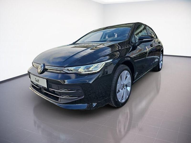 Gebraucht VW Golf VIII Life 116 PS (85 kW) 2025 Grenadillschwarz metallic Limousine