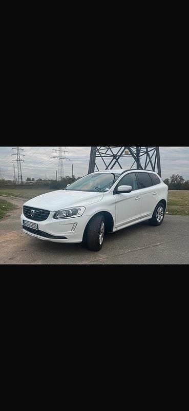 Weiß Gebraucht 2015 Volvo XC60 SUV | 10.699 € (Fairer Preis) - Bild 1/4