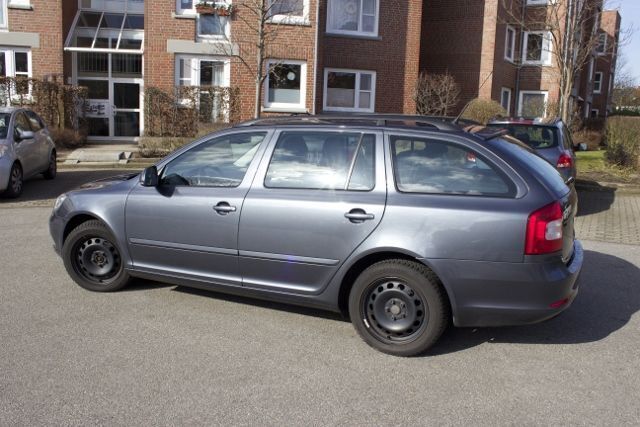 Gebraucht Skoda Octavia Elegance 140 PS (102 kW) 2009 Grau metallic Kombi