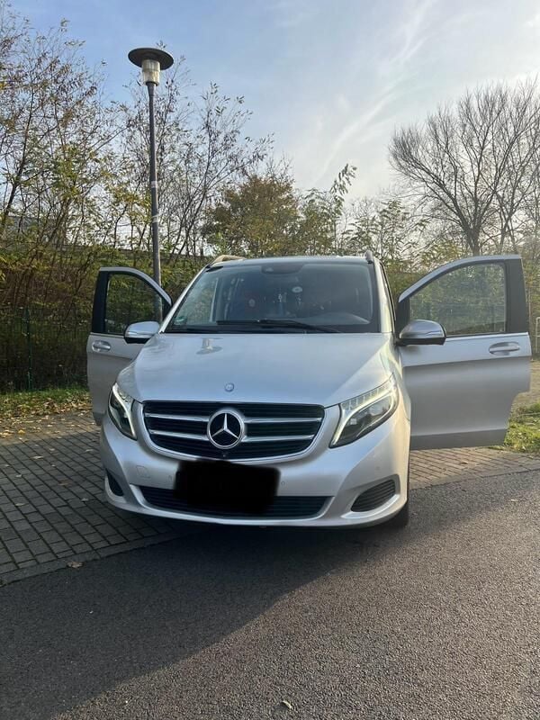 Silber Gebraucht 2014 Mercedes V250 Van / Kleinbus | 27.000 € (Fairer Preis) - Bild 1/4