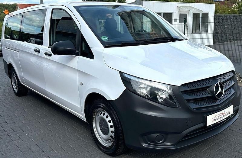 Weiß Gebraucht 2019 Mercedes Vito Van / Kleinbus | 20.999 € - Bild 1/4