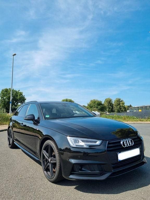 Schwarz Gebraucht 2017 Audi A4 S-Line Kombi | 22.999 € (Fairer Preis) - Bild 1/4