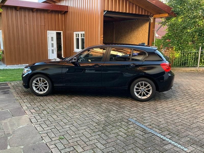 Gebraucht BMW 116 Advantage 116 PS (85 kW) 2019 Schwarz Kleinwagen
