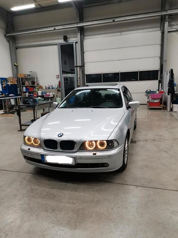 Silber Gebraucht 2001 BMW 530 Limousine | 3.500 € (Superpreis) - Bild 1/4