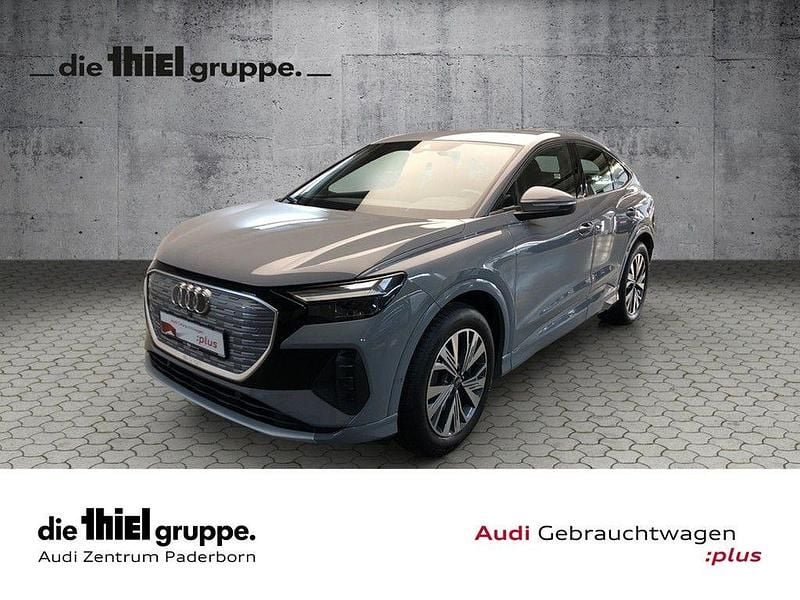 Grau Gebraucht 2023 Audi Q4 Sportback e-tron Ambiente SUV | 27.490 € (Superpreis) - Bild 1/4