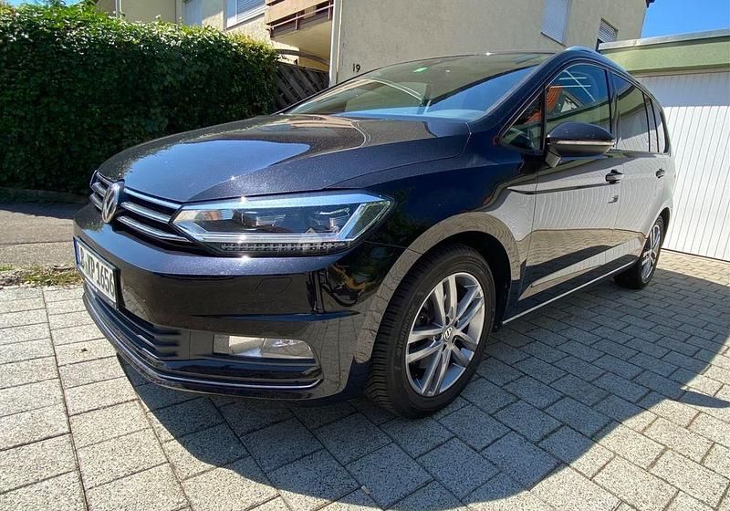 Schwarz Gebraucht 2017 VW Touran Sound Van / Kleinbus | 19.999 € (Fairer Preis) - Bild 1/4