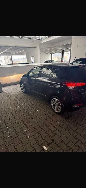 Gebraucht Hyundai i20 Style 84 PS (61 kW) 2017 Schwarz Kleinwagen