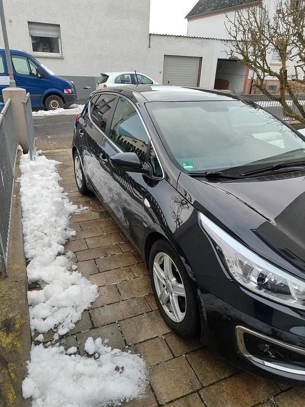Gebraucht Kia Ceed DREAM-TEAM Edition 135 PS (99 kW) 2015 Schwarz Kleinwagen