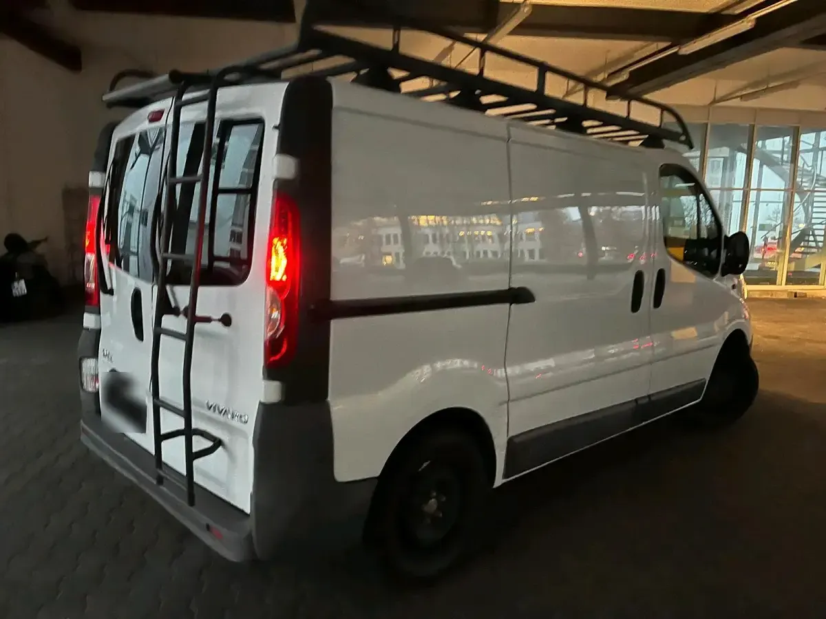 Gebraucht Opel Vivaro 120 PS (88 kW) 2010 Weiß Van / Kleinbus