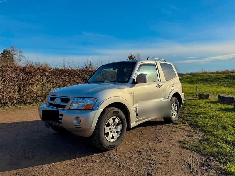 Grau Gebraucht 2003 Mitsubishi Pajero SUV | 3.000 € (Superpreis) - Bild 1/4