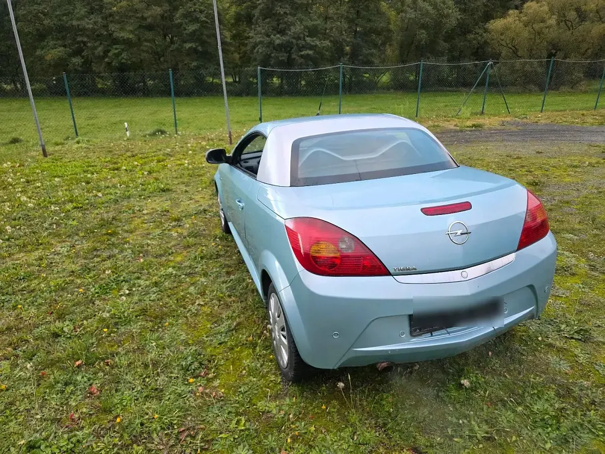 Używany Opel Tigra 90 KM (66 kW) 2005 Niebieski Kabriolet