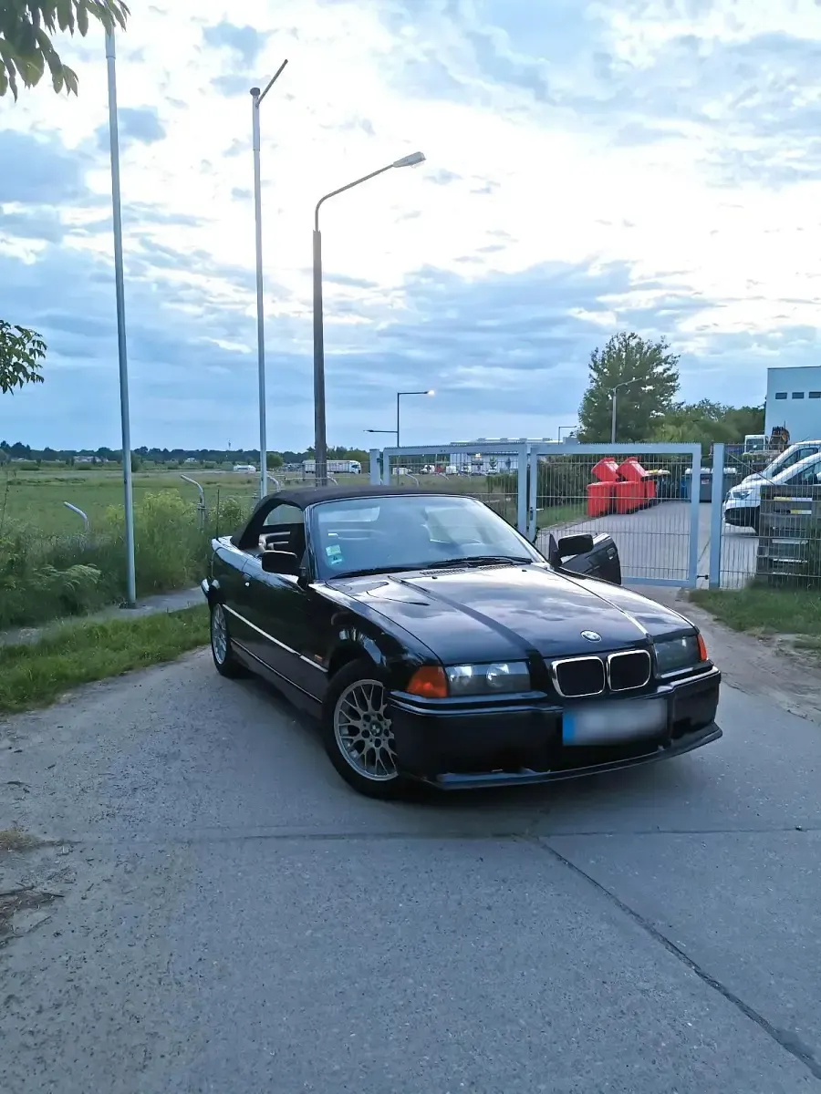 Gebraucht BMW 318 Cabriolet M Sport 115 PS (84 kW) 1997 Schwarz Cabrio