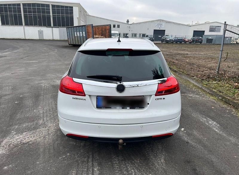 Gebraucht Opel Insignia 160 PS (117 kW) 2011 Weiß Kombi