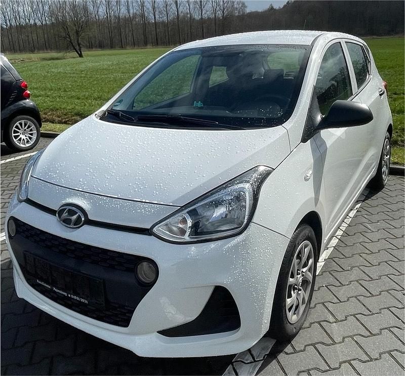 Gebraucht Hyundai i10 67 PS (49 kW) 2017 Weiß Kleinwagen