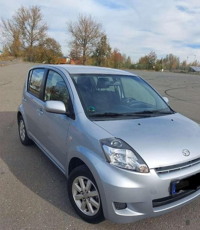 Silber Gebraucht 2011 Daihatsu Sirion Kleinwagen | 1.300 € (Superpreis) - Bild 1/4