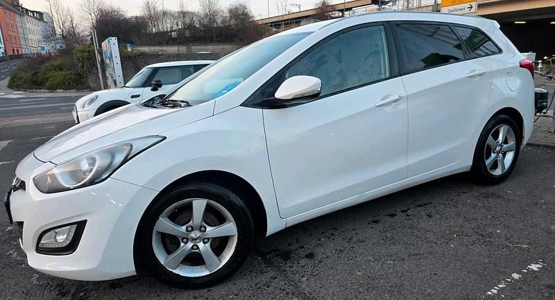 Gebraucht Hyundai i30 2013 Weiß Kombi