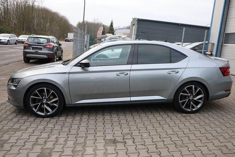 Gebraucht Skoda Superb SportLine 179 PS (131 kW) 2018 Grau Limousine