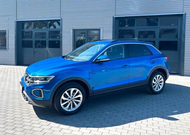 Gebraucht VW T-Roc Life 150 PS (110 kW) 2024 Blau SUV