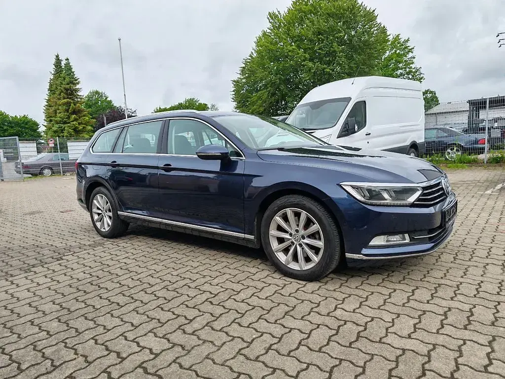 Gebraucht VW Passat Highline 120 PS (88 kW) 2015 Blau Kombi