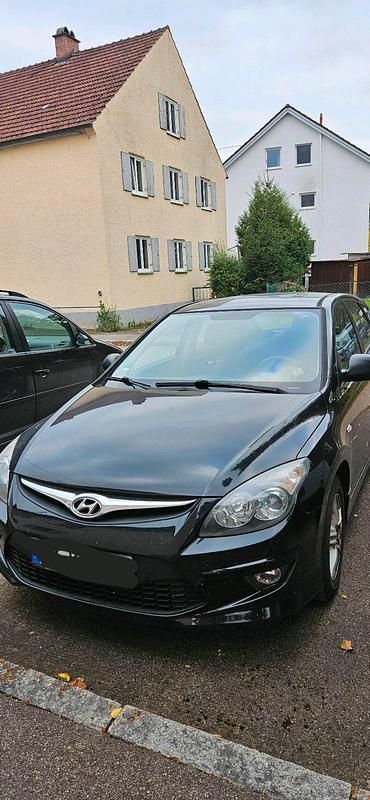 Schwarz Gebraucht 2011 Hyundai i30 Kleinwagen | 2.950 € - Bild 1/4