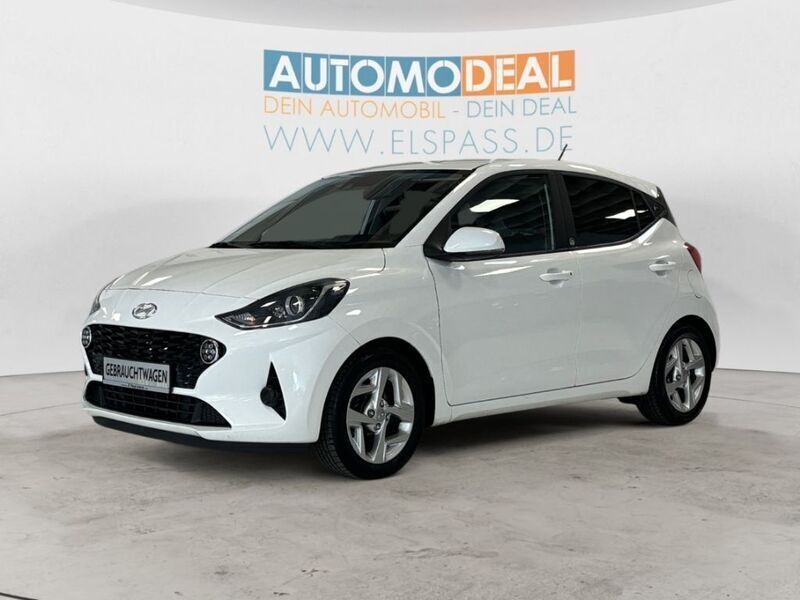 Sol (weiss Gebraucht 2021 Hyundai i10 Edition 30 Kleinwagen | 10.889 € (Fairer Preis) - Bild 1/4