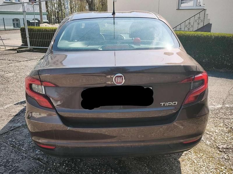 Gebraucht Fiat Tipo Easy 95 PS (69 kW) 2018 Braun Limousine