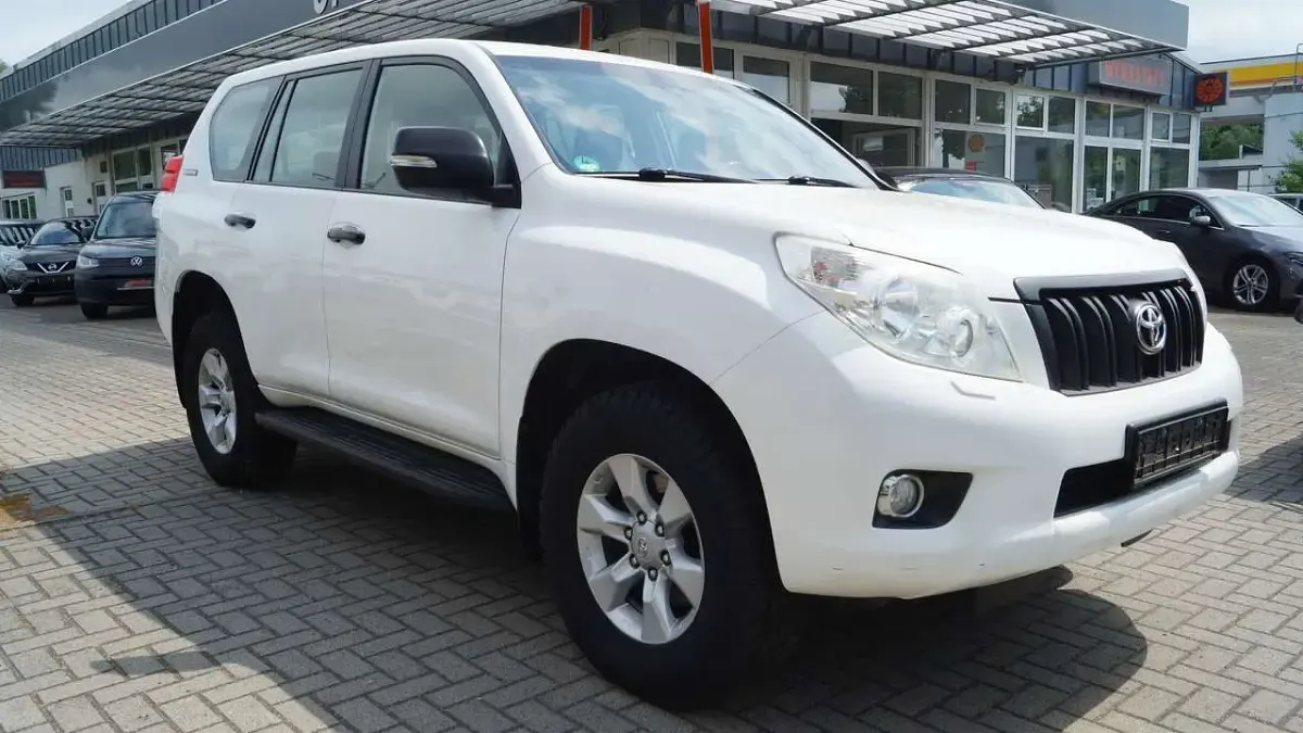 Gebraucht Toyota Land Cruiser Basis 190 PS (139 kW) 2013 Super white 2 SUV
