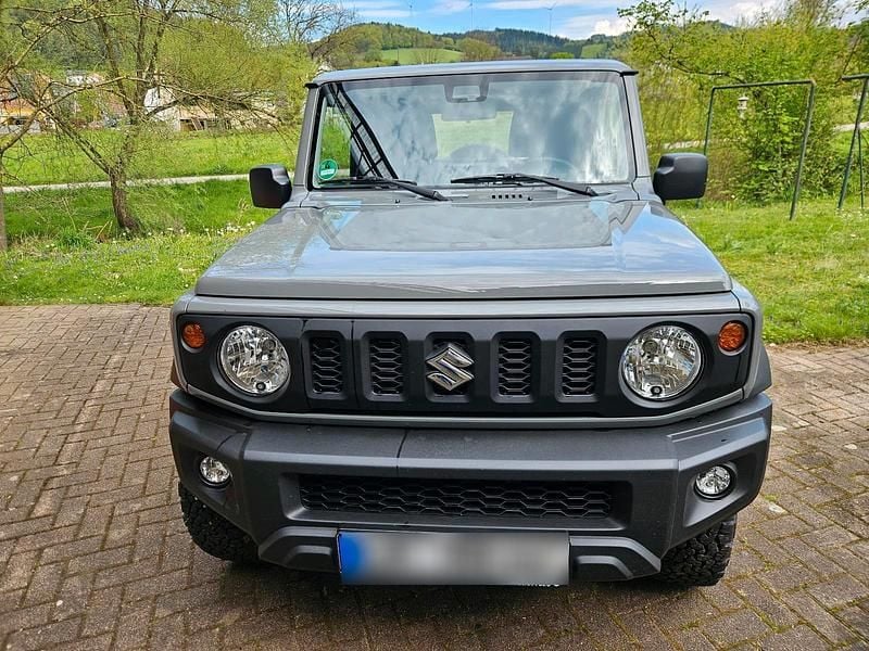 Gebraucht Suzuki Jimny Comfort 102 PS (75 kW) 2023 Grau SUV