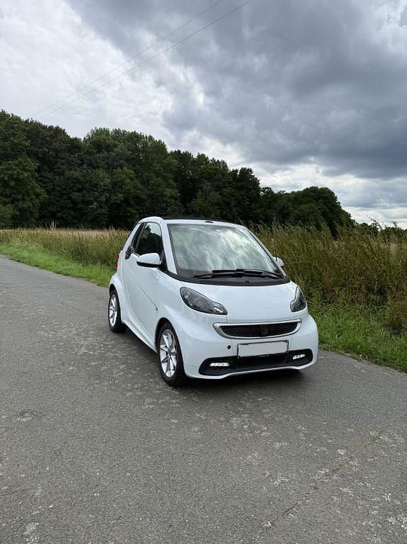 Weiß Gebraucht 2011 Smart ForTwo Cabrio Cabrio | 5.590 € (Teuer) - Bild 1/4