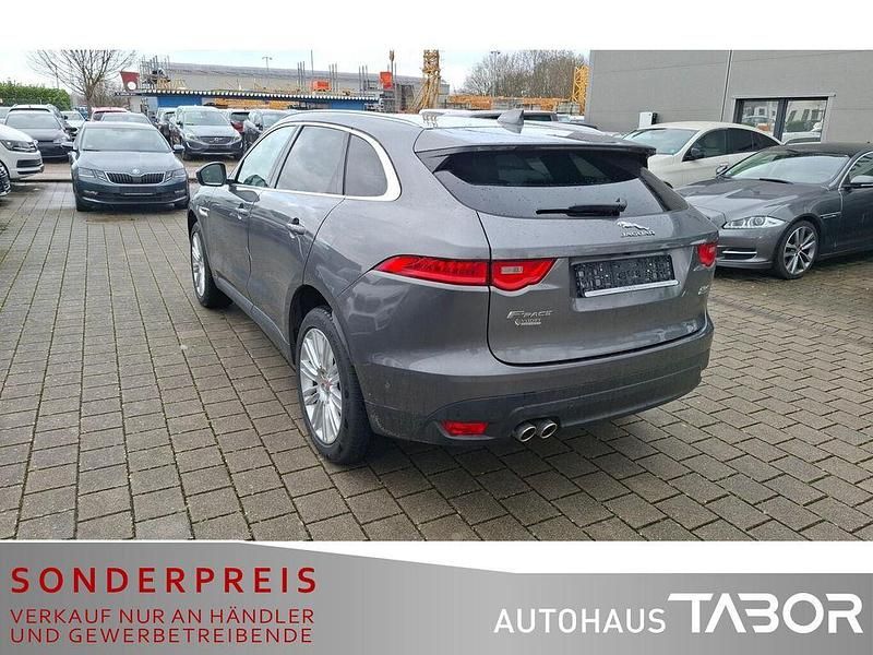 Gebraucht Jaguar F-Pace 179 PS (131 kW) 2016 Corris grey SUV