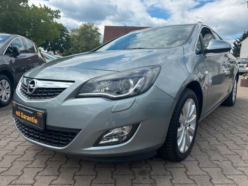 Gebraucht Opel Astra Innovation 140 PS (102 kW) 2012 Silbersee/perl silber (m2) Kombi