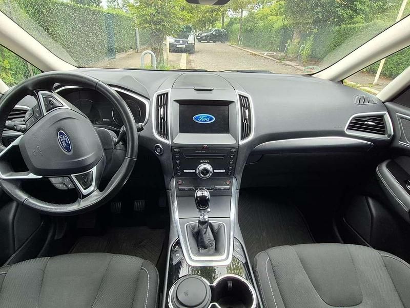 Grau Gebraucht 2017 Ford S-MAX Titanium Van / Kleinbus | 13.000 € (Superpreis) - Bild 1/4