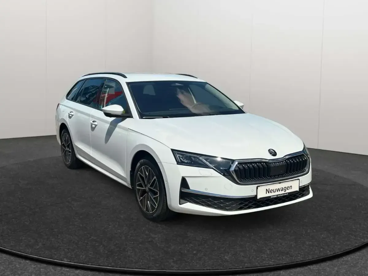 Neu Skoda Octavia 150 PS (110 kW) 2026 Moonweiss metallic Kombi