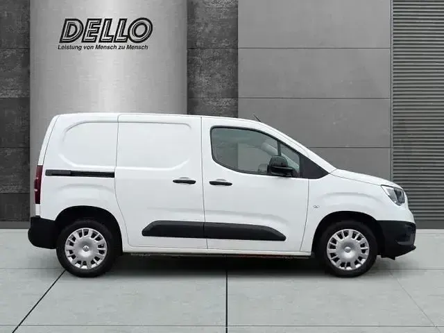 Gebraucht Opel Combo Edition 102 PS (75 kW) 2022 Jade weiss/arktis weiss Van / Kleinbus