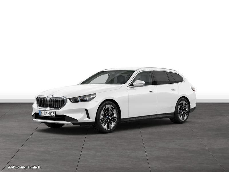 Gebraucht 2025 BMW 520 Comfort Edition Kombi | 59.519 € (Guter Preis) - Bild 1/2