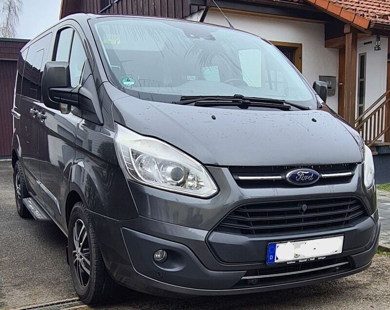 Grau Gebraucht 2016 Ford Tourneo Custom Titanium Van / Kleinbus | 26.500 € (Fairer Preis) - Bild 1/4